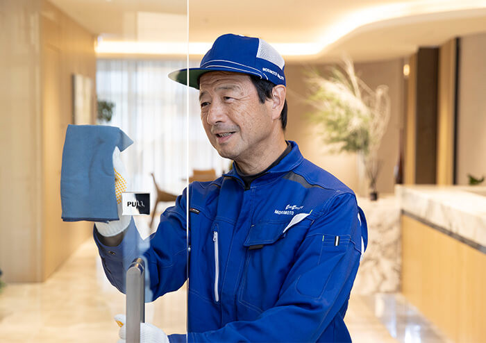 エントランス、廊下等の共用箇所の清掃