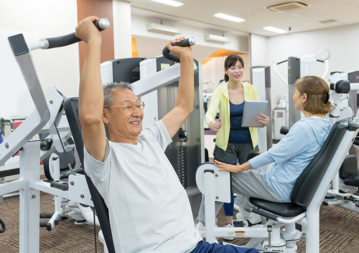 日課のジムでトレーニングや音楽、料理教室などの趣味の時間