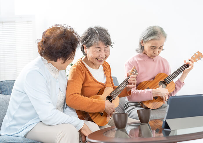 日課のジムでトレーニングや音楽、料理教室などの趣味の時間