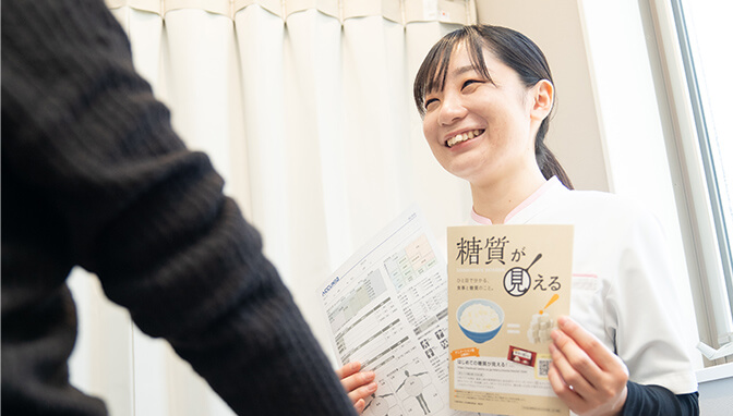 未病の予防のために管理栄養士が1日の適切な運動を説明