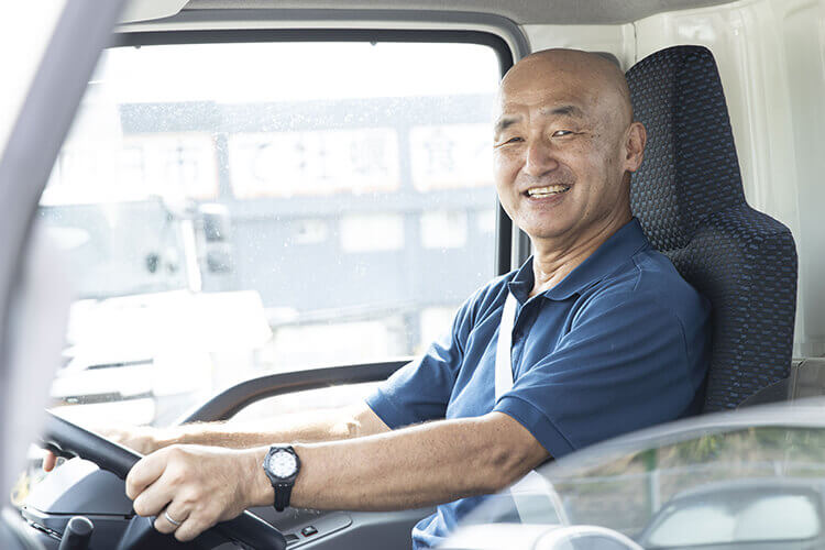 冷蔵車ドライバー新人社員インタビュー