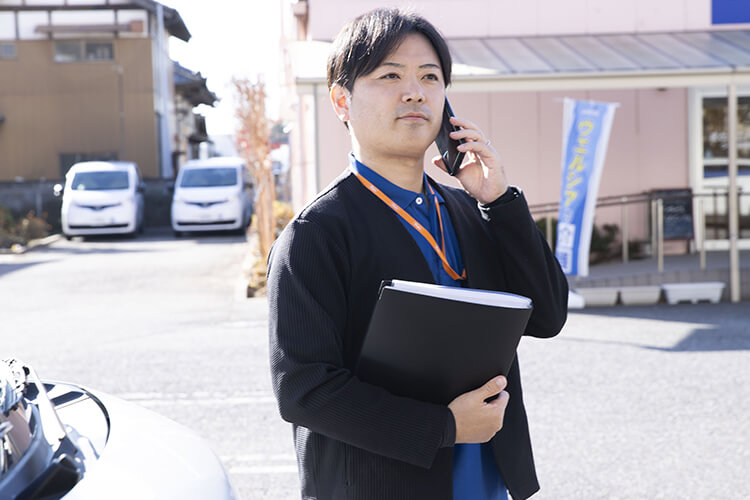 ご利用者様の元へ向かう前に事前に連絡する福祉用具専門相談員