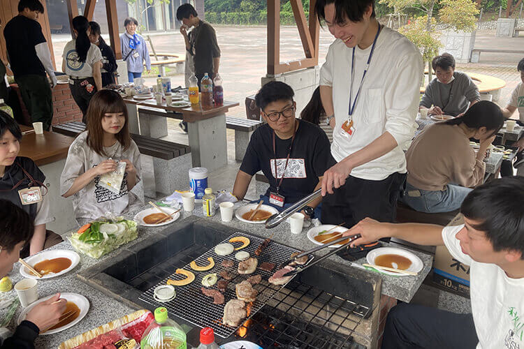 山新新卒採用入社後の研修（レジャー用品勉強会（BBQ））